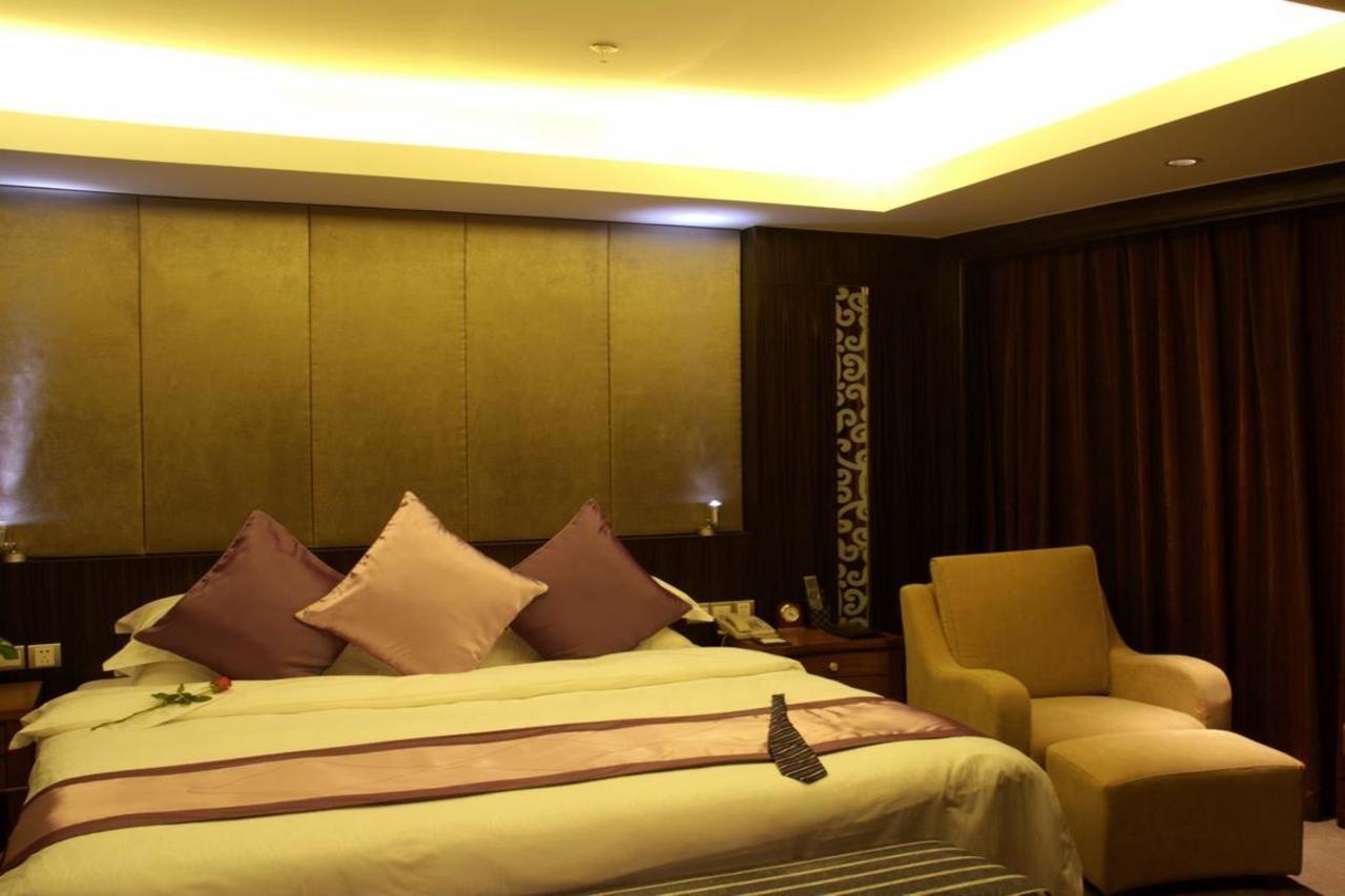 Green Land Hotel Кунмин Екстериор снимка