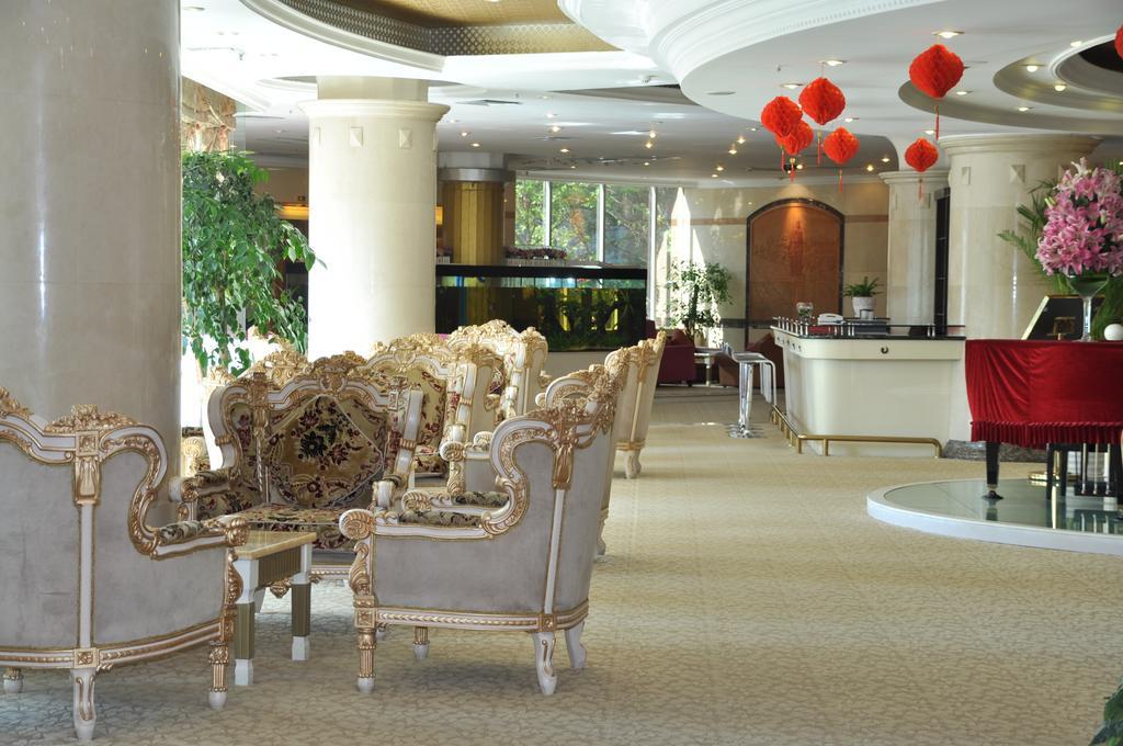 Green Land Hotel Кунмин Екстериор снимка