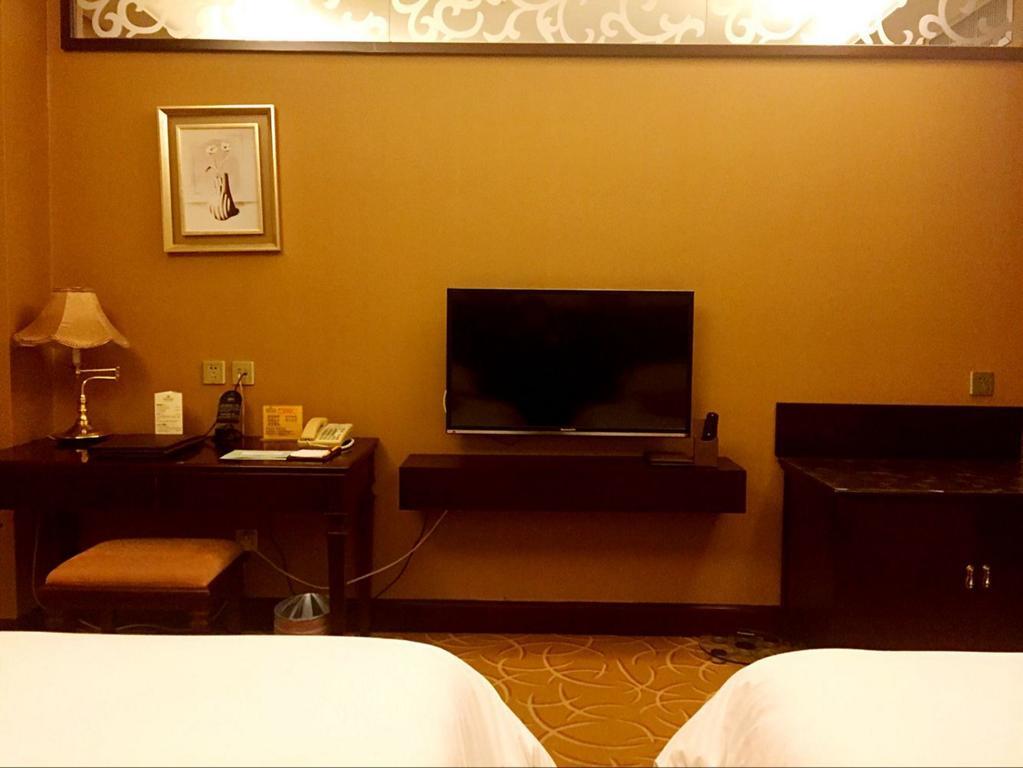 Green Land Hotel Кунмин Екстериор снимка