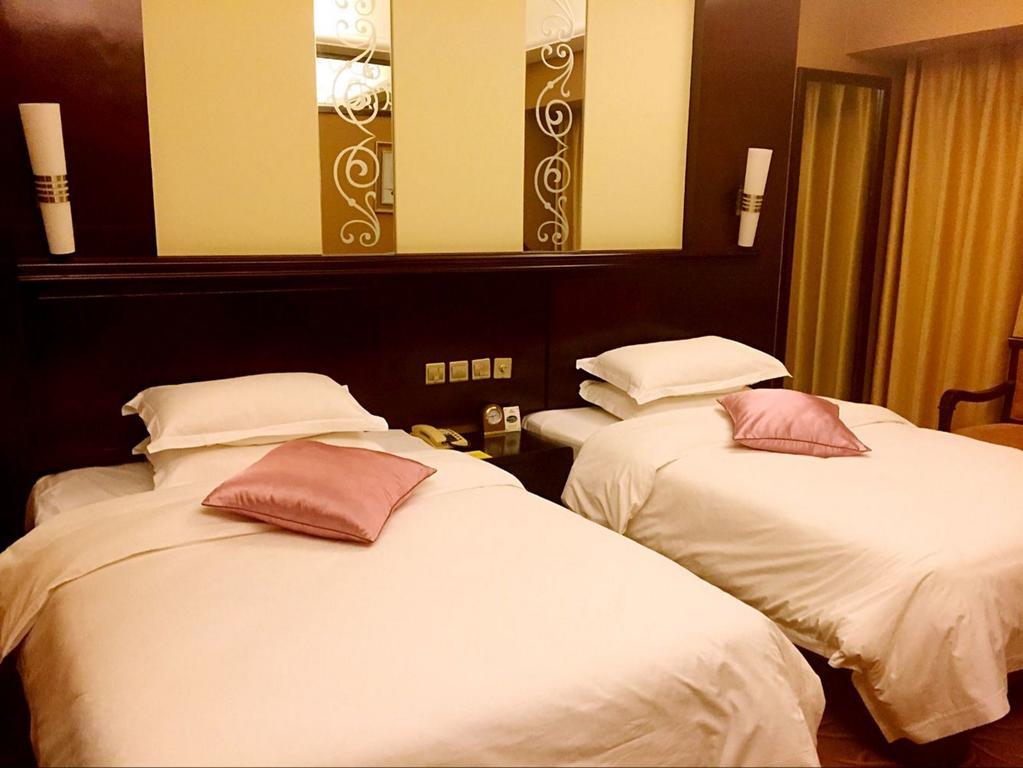 Green Land Hotel Кунмин Екстериор снимка